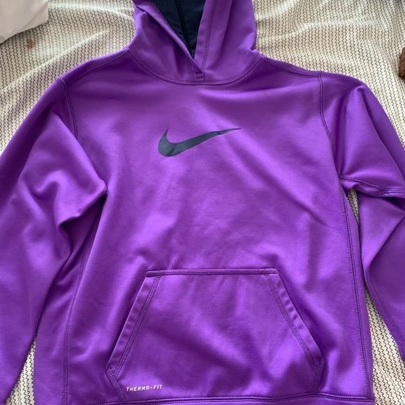 Nike Tops - purple Nike therma-fit sweatshirt